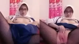 Bocil Hijab Smp Ngehorny Sambil Colmek, 2023.