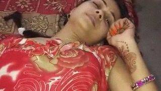Pengantin Baru Desa, Cewek Pamer Lubang Mesum Di Malam Pertama