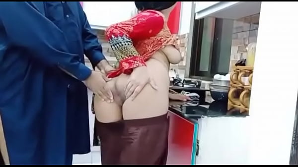 Ibu Rumah Tangga Cantik Pakistan Di Entot Di Dapur Sambil Masak, Suara Hindi Jelas Bikin Makin Panas