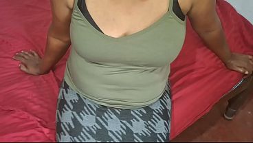 Wanita Asia Lagi Santai Sendirian, Siap Dimanjain Sama Tangannya Sendiri.