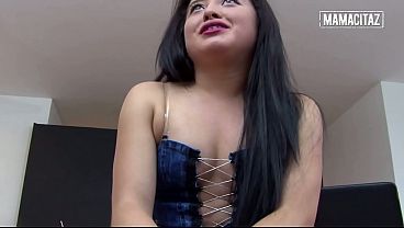 Gadis Latin Montok Bengkok Pake Rok Mini… Dia Nggak Bisa Berhenti Megang-megang Pantatnya Yang Gede.