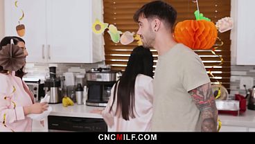 Ibu Tiri Baru Marica Langsung Diajarin Tradisi Bebas Pakai Keluarga, Semua Boleh Ngerasain.
