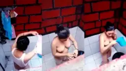 Ngintip Tetangga Mandi, Bodi Montok Bikin Meleleh.