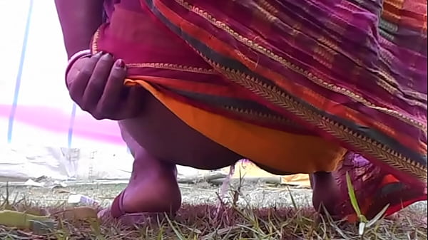 Desi Bulu Becek Pipis Dimainin