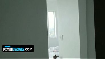 Blonde Sialan Daisy Stone Digocok Habis Sama Kakak Tiri Yang Horny, Muncrat Di Mana-mana