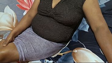 Mama Tiri Asia Horny Lagi Liburan, Pinggir Kolam Siap Digarap.