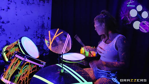 Tonton Trailer Penuh Bang The Drummer Dari Brazzers, Mulus Banget, Bikin Keringetan!