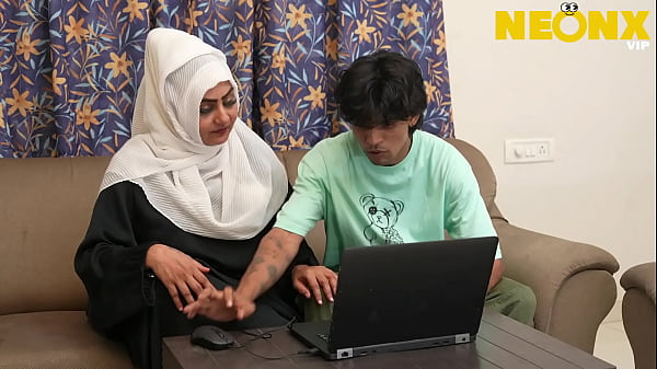 Hijab Cewek Kepergok Bokep Sama Abang Tiri Lagi Mainin Diri Sendiri