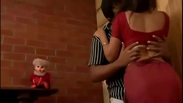 Desi Super Panas, Adegan Romantis Seksi Bikin Makin Greget